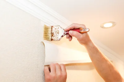 Pose de papier peint à Lavardin — revêtements muraux et toiles de verre